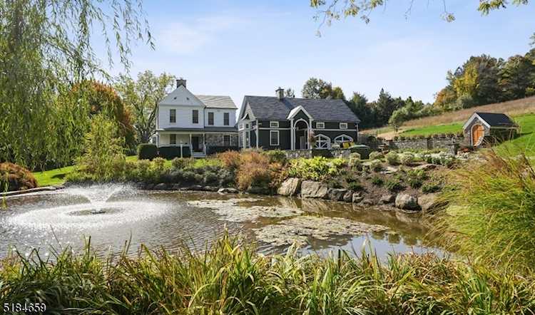 137 Hilltop Rd Mendham Boro, NJ 07945
