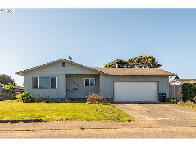 845 12th ST Bandon, OR 97411 | MLS 23485218 Photo 1