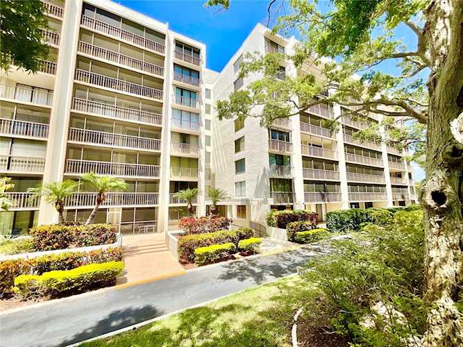 220 Belleview Blvd #810 Belleair, FL 33756