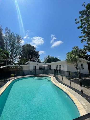141 SE 25th Ave Boynton Beach, FL 33435