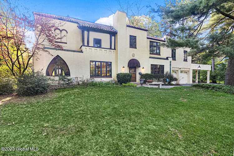 302 Loudon Rd Loudonville, NY 12211