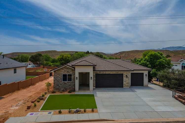 2451 Arrowhead Trl Santa Clara, UT 84765