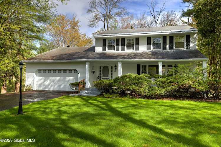 821 Worcester Dr Niskayuna, NY 12309