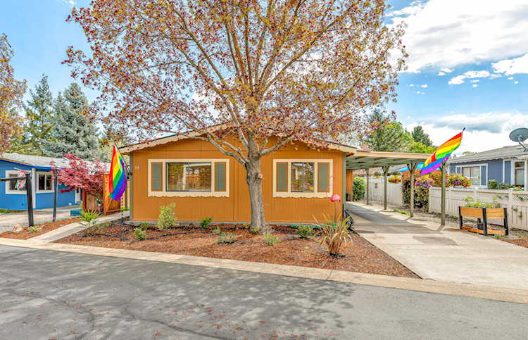 4624 S Pacific Hwy #59 Phoenix, OR 97535