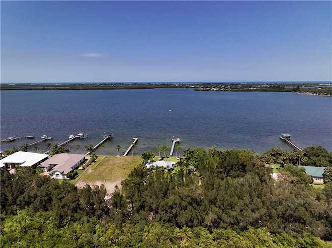 8940 44th Ave Sebastian, FL 32958