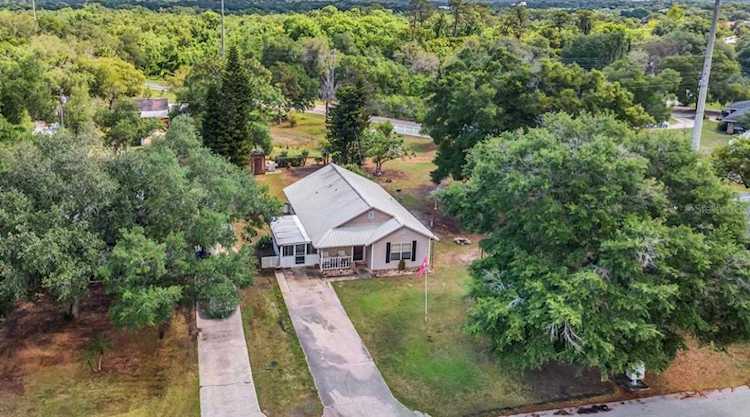 677 E Warner St Groveland, FL 34736