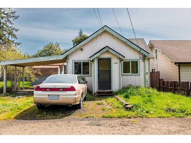 1236 N Baxter ST Coquille, OR 97423