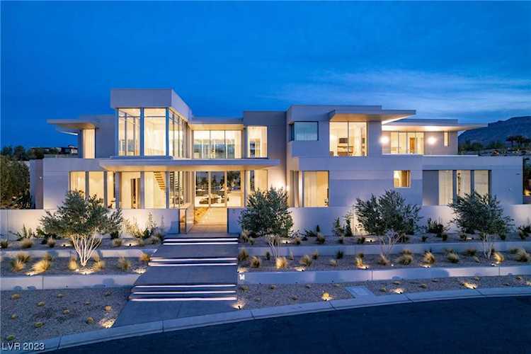 14 Magic Stone Ln Las Vegas, NV 89135