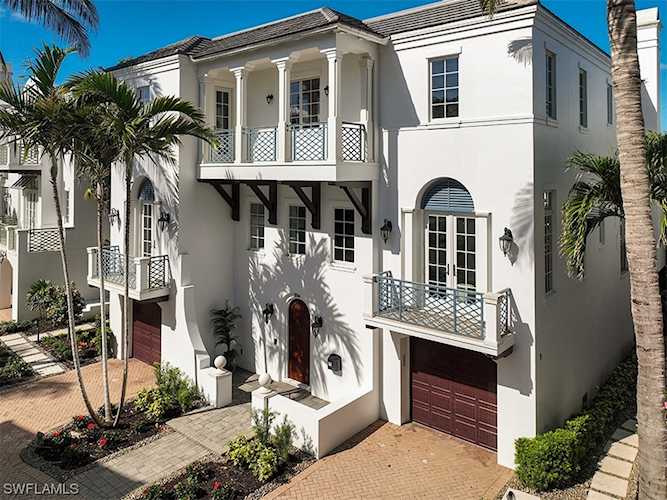 1724 N Gulf Shore Blvd Naples, FL 34102