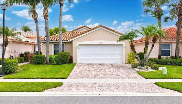 5085 Corbel Lake Way Boynton Beach, FL 33437