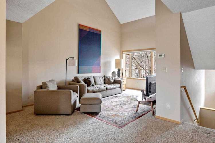 2834 Kenwood Isles Drive Minneapolis, MN 55408