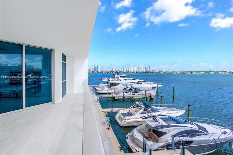 17301 Biscayne Blvd #207 North Miami Beach, FL 33160