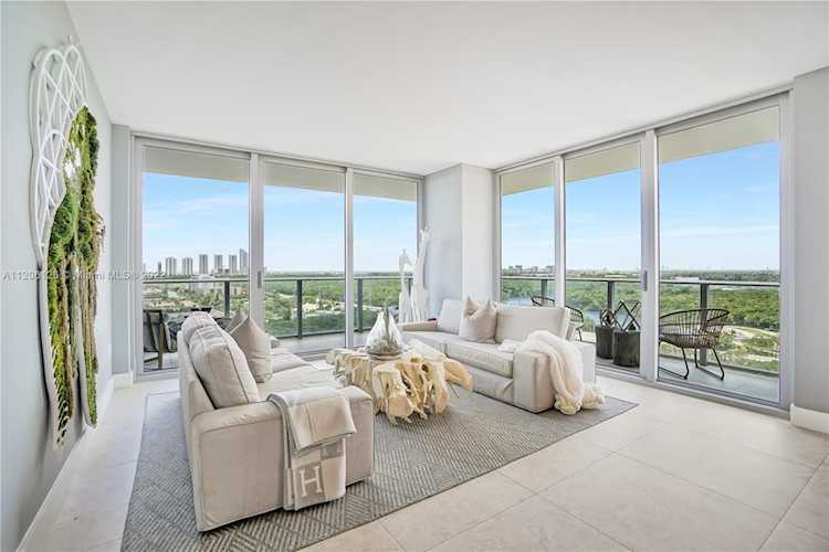 16385 Biscayne Blvd #1621 Miami, FL 33160