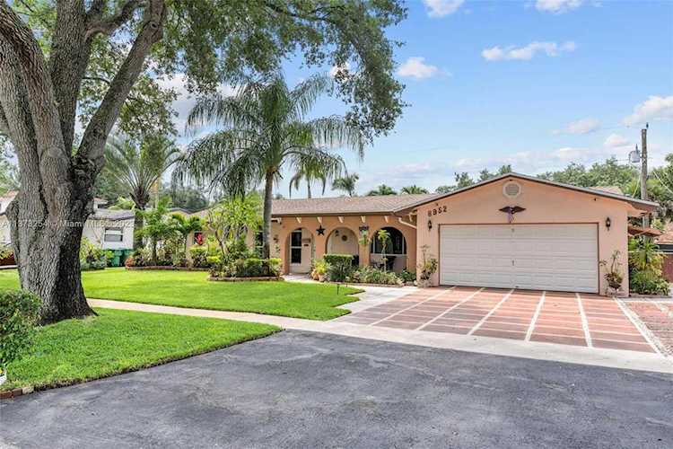 8952 SW 49th St Cooper City, FL 33328