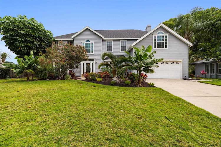 8915 12th Ave NW Bradenton, FL 34209