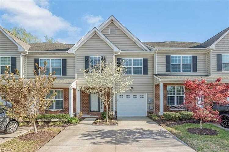 202 Monticello Ct Smithfield, VA 23430