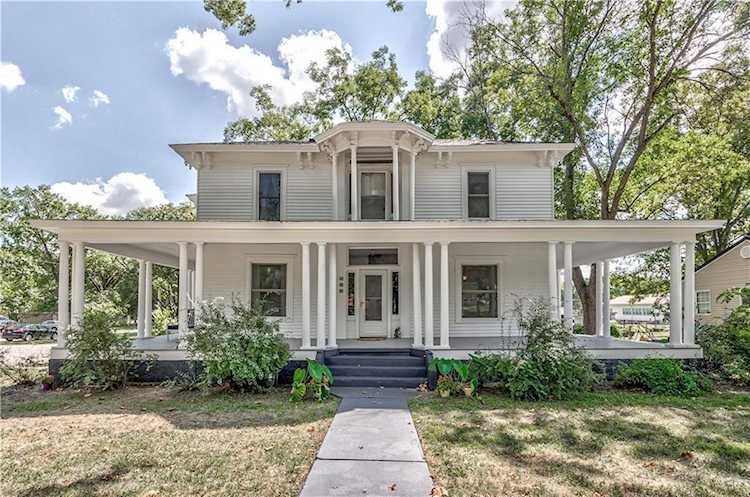 108 E 10th St Pleasanton, KS 66075