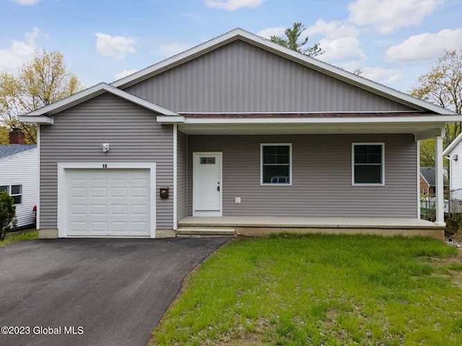 18 Mercer St Guilderland, NY 12084