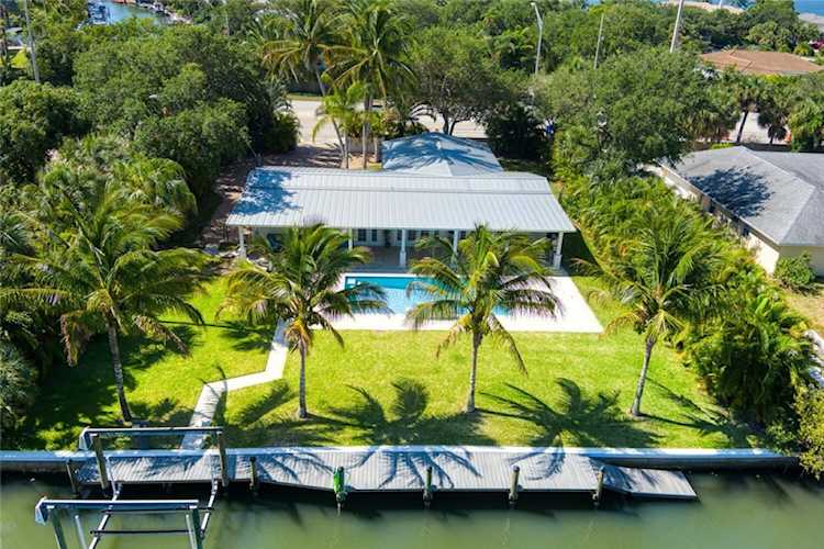 537 E Causeway Blvd Vero Beach, FL 32963