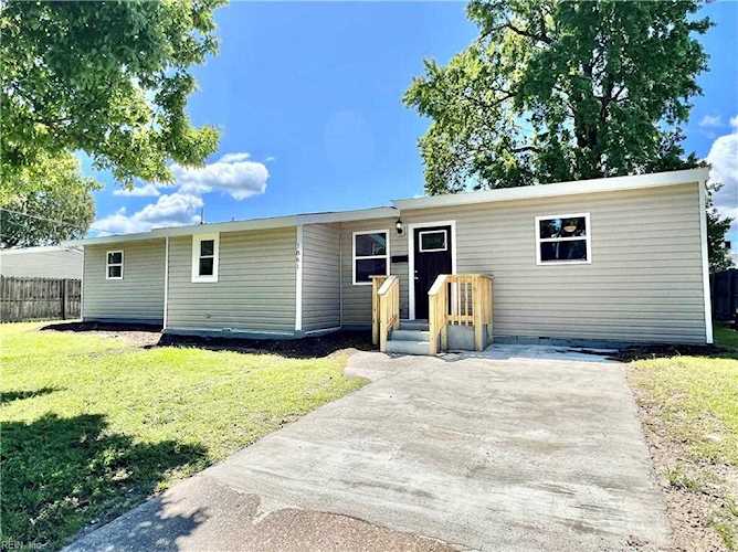 1861 Karen Ln Virginia Beach, VA 23454