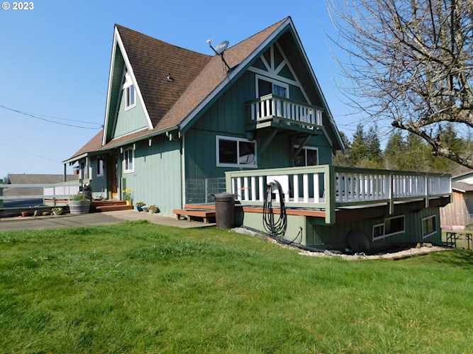2030 King LN Myrtle Point, OR 97458