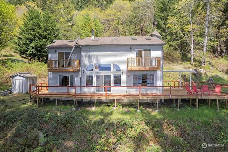 37 Wildwood Ln Cathlamet, WA 98612