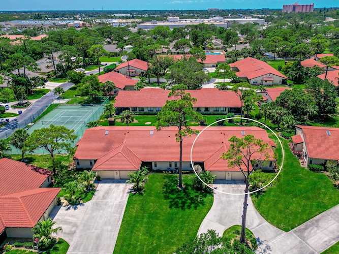 3764 Spanish Pine Ct #207 Sarasota, FL 34238