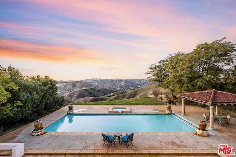 25511 Prado De Las Flores Calabasas, CA 91302