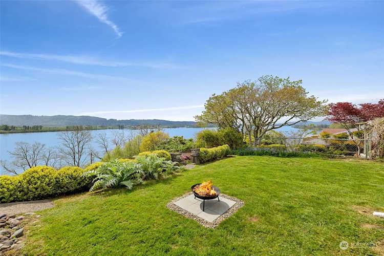 200 Columbia St Cathlamet, WA 98612 MLS# 2064415 | PNWR.com Photo 1