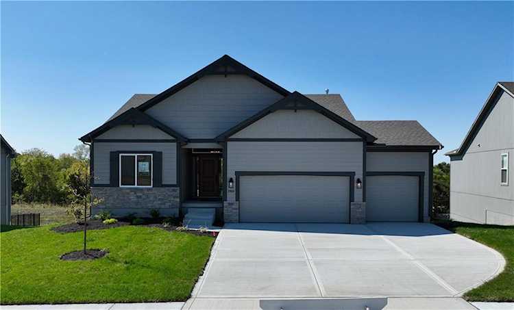 2950 SW Arboridge Dr Lee's Summit, MO 64082