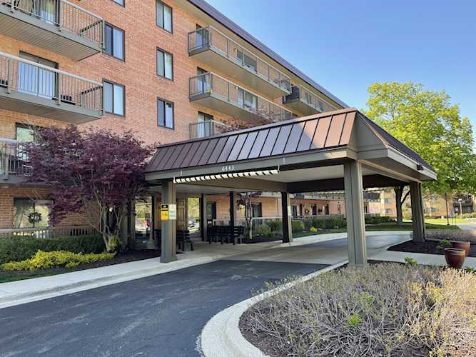 6443 Clarendon Hills Rd #107 Willowbrook, IL 60527
