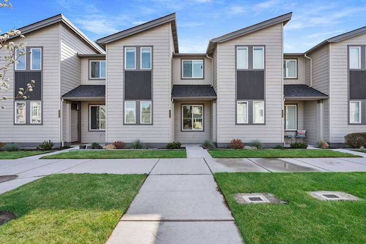 2564 NE Purcell Blvd-Bend-OR-97701-Deschutes-Purcell Landing Photo 1