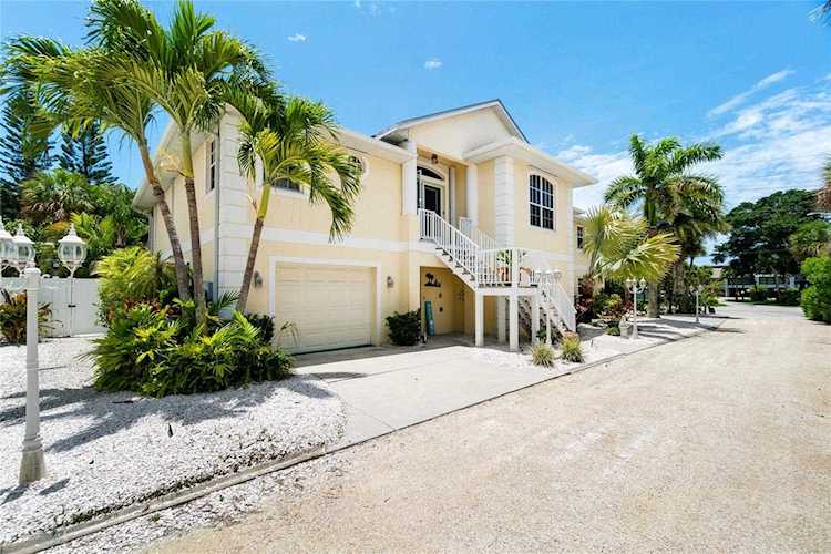 4151 N Beach Rd Englewood, FL 34223