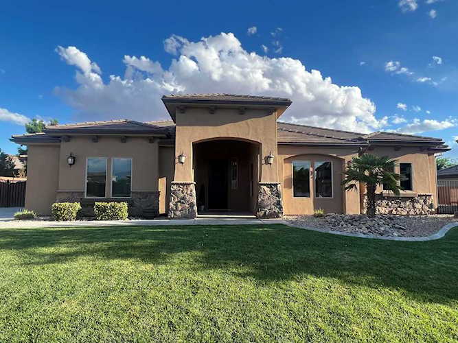 2898 E 3240 S St George, UT 84790 home for sale, MLS#23-241113 - Erika Rogers Photo 1
