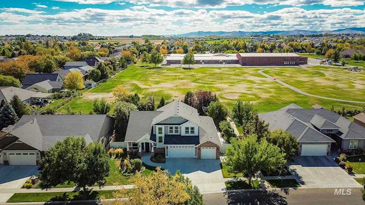 2133 W Cross Creek Dr Nampa, ID 83686