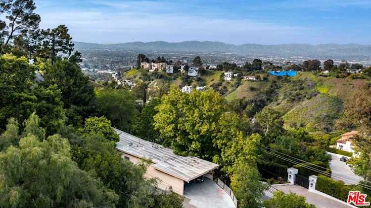 3155 Coldwater Canyon Ave Studio City, CA 91604