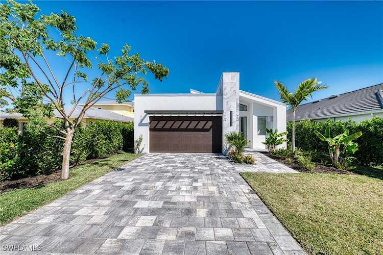 767 N 98Th Ave Ave Naples, FL 34108