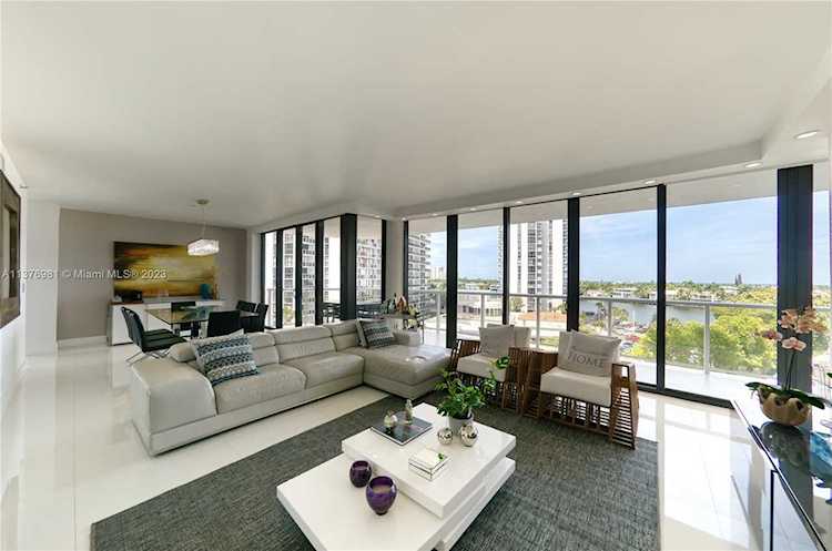 20281 E Country Club Dr #402 Aventura, FL 33180