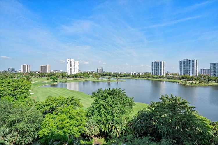 20000 E Country Club Dr #804 Aventura, FL 33180