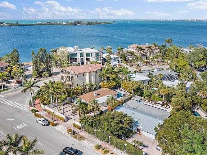 236 N Blvd of The Presidents Sarasota, FL 34236