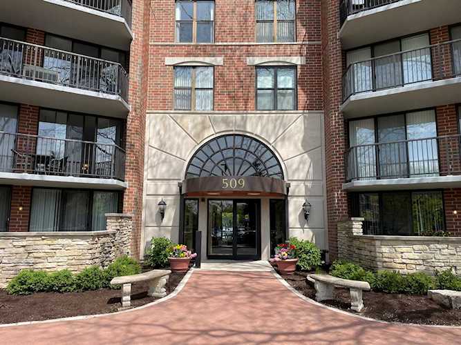 509 Aurora Ave #102 Naperville, IL 60540