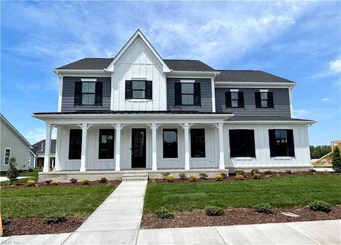2952 Weston Loop Virginia Beach, VA 23456
