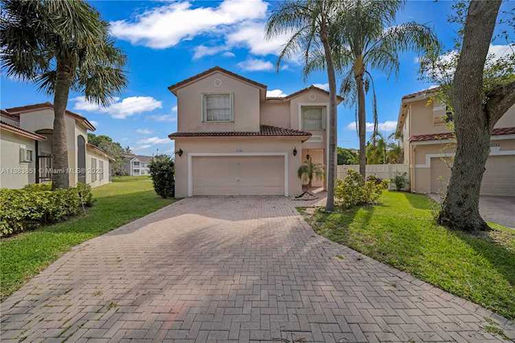 6390 NW 38th Dr Coral Springs, FL 33067