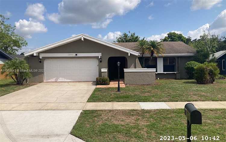 12277 S Old Country Rd S Wellington, FL 33414