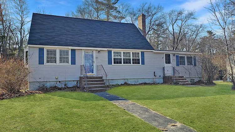 19 Royal Circle Salem, NH 03079 | MLS 4946354 Photo 1
