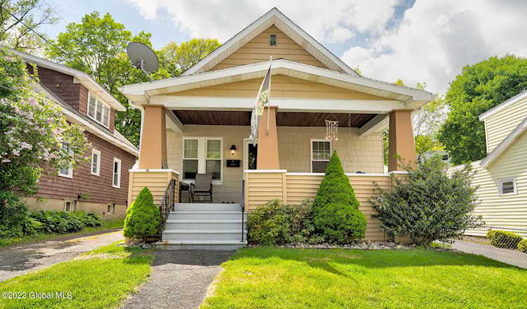 19 Lilac Ln Troy, NY 12180 | MLS 202217877 Photo 1
