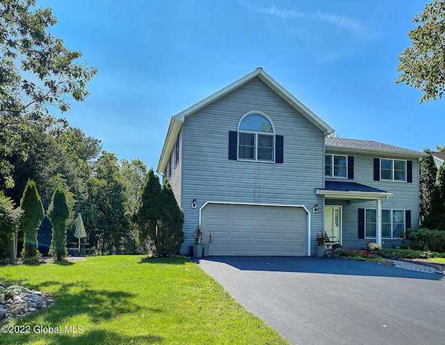 8 Delehunt Dr East Greenbush, NY 12061 | MLS 202227007 Photo 1