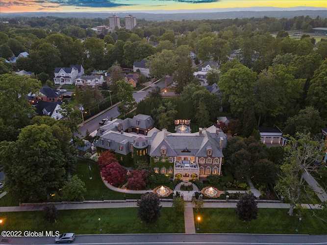 637 North Broadway Saratoga Springs, NY 12866