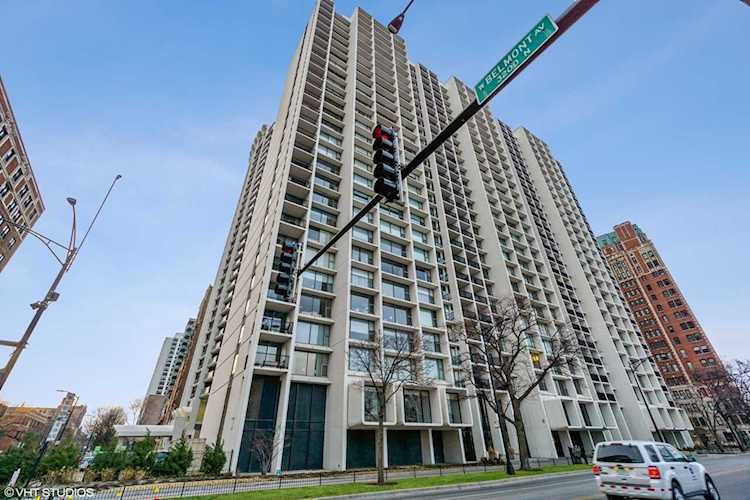 3200 N Lake Shore Dr #2710 Chicago, IL 60657