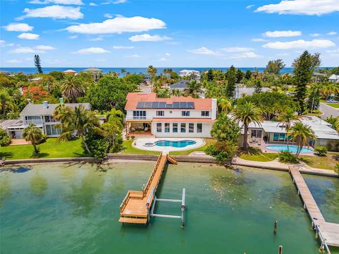 301 Harbor Dr Belleair Beach, FL 33786